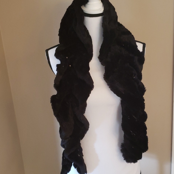 Betsey Johnson Accessories - Betsey Johnson faux fur scarf